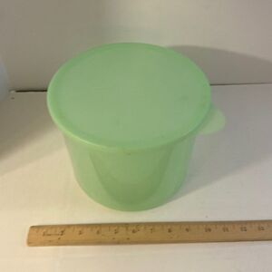Tupperware green round‎ lettuce keeper